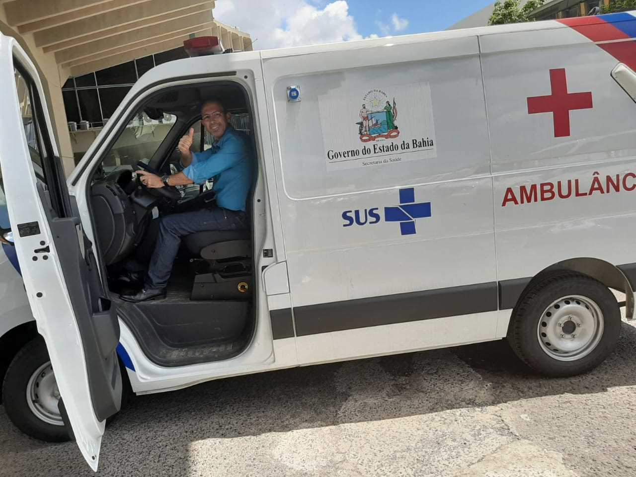 Camacã: Prefeito Oziel ganha mais  uma Ambulância Avançada e o tratamento da sua saúde